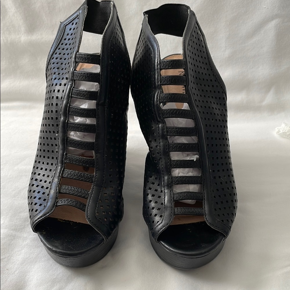 Nine West Black Peep Toe Heels